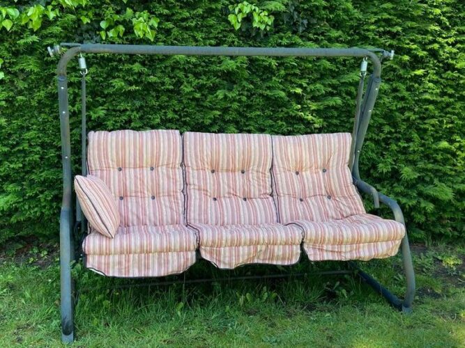 Garden swing seat