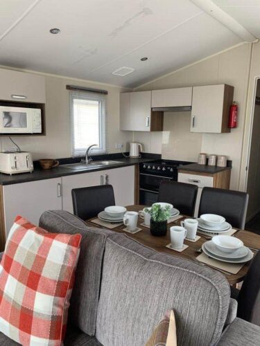 3 bedroom caravan to Own near Clacton on sea, Change your life today – Essex