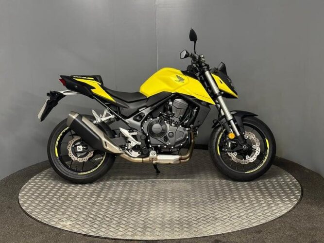 Honda CB 750 Hornet 2023 with only 2145 miles