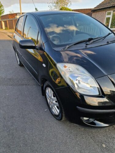 Toyota Yaris 1.3 petrol with full service history,