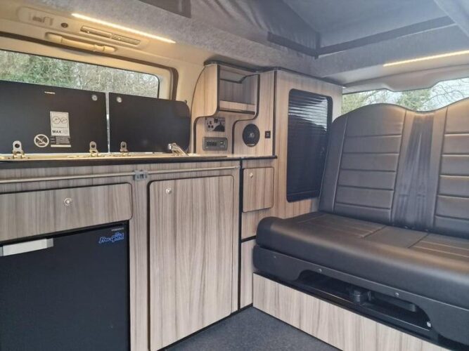 Nissan Elgrand E51 Campervan