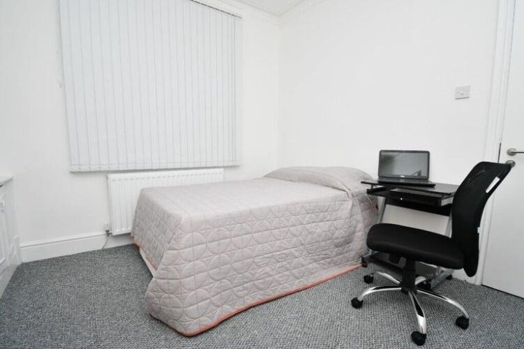 4 BED HMO BURNLEY FOR SALE  ONLY 15,000 CASH  REQUIRED