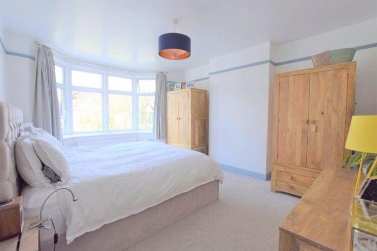 Bentley Road L8 – a large en-suite double bedroom to let in a great location