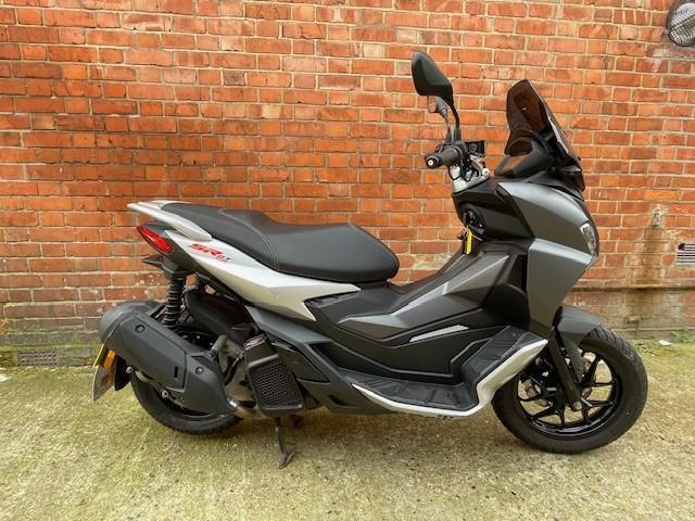 Aprilia SR GT 200 Sport