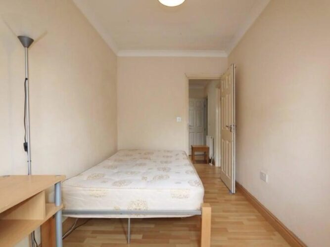 ROOM TO RENTSINGLE ROOM in GROVE ROAD B11ALL DSS ACCEPTEDSEE DESCRIPTION