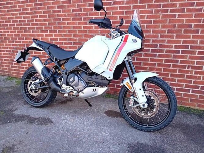 DUCATI DESERT X IN WHITE