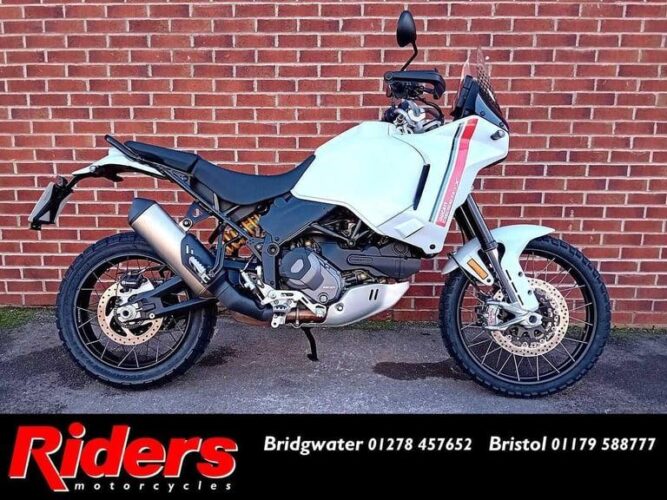 DUCATI DESERT X IN WHITE
