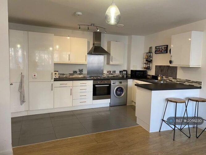 light sunny studio flat in converted warehouse