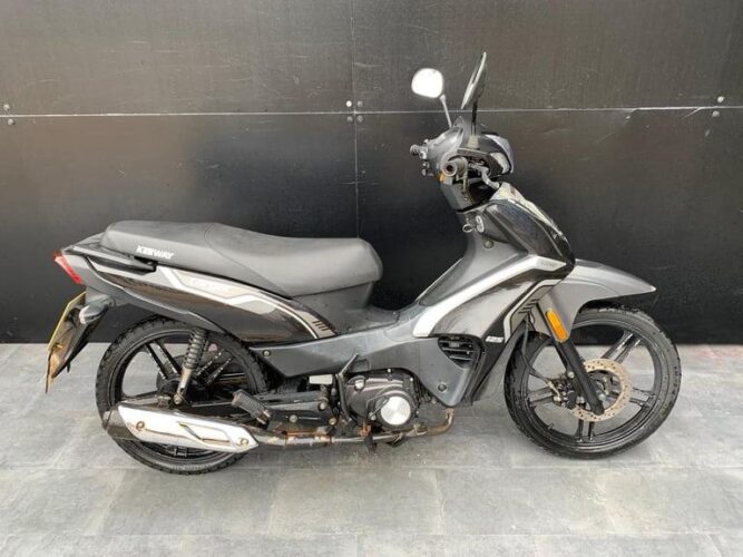 125 cc motorcycle 2023 0nly 700 mls excellent cruiser stunning bike 1750