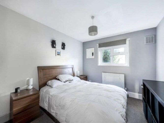Single Charming Room near  Canary Wharf  Available