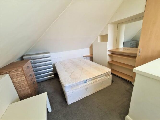 1 bedroom in Oakleigh Avenue, Edgware, HA8