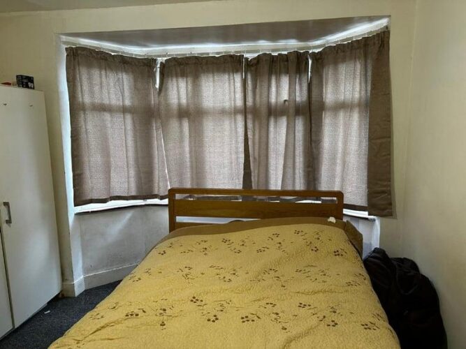 700 per month Double Bedroom For Single Person Near Brunel & Uxbridge UB8 2DQ