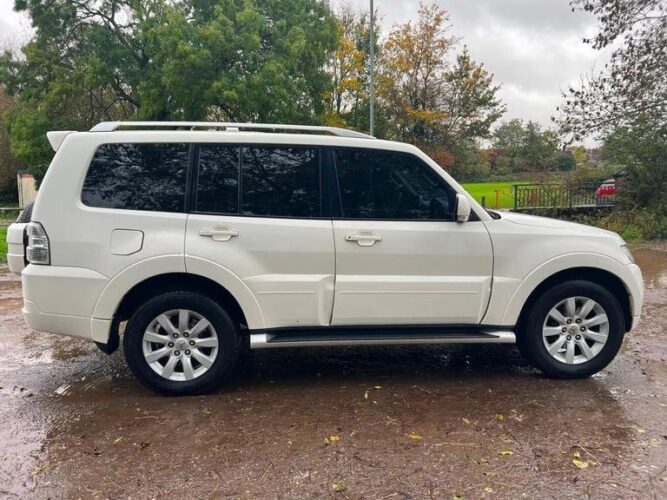 61 MITSUBISHI SHOGUN 3.2 DI-DC 197 ELEGANCE AUTO WHITE MOT 11/24 7 SEAT PX SWAPS