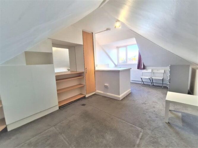 1 bedroom in Oakleigh Avenue, Edgware, HA8