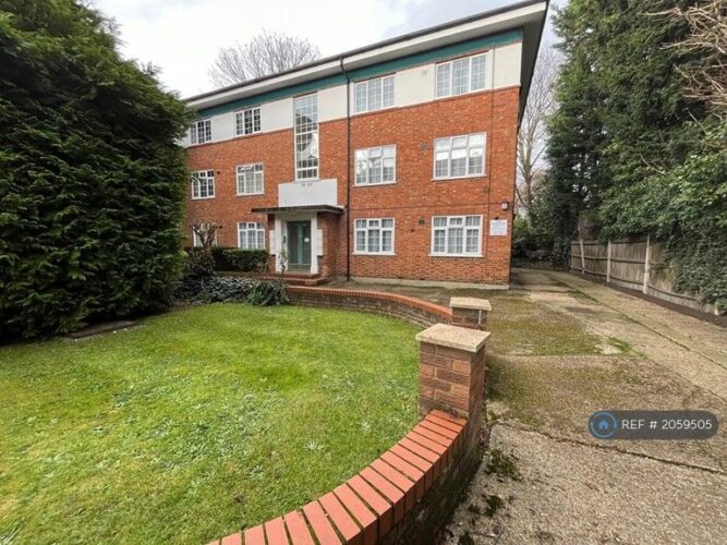 2 bedroom flat in Knights Park, Kingston Upon Thames, KT1 (2 bed) (#2059505)