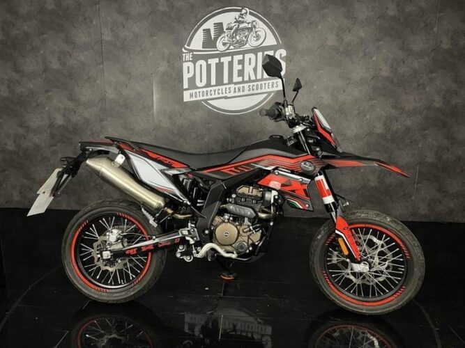 UM Renegade Vegas 125cc Cruiser Lowrider Learner Chopper 125 Finance Delivery
