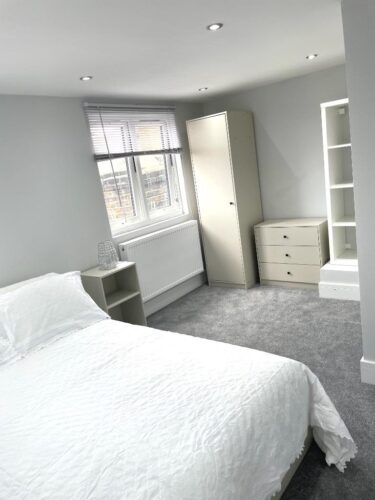 EN-SUITE DOUBLE ROOM IN UXBRIDGE CLOSE TO STATION 1,100 per month