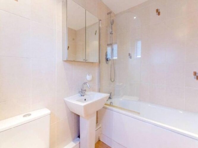 Single Bright Room Whitechapel  Now
