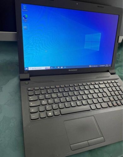 Dell Latitude 3390 2 in 1 laptop tablet Intel 8250U Quad core i5 8th gen FHD IPS touchscreen