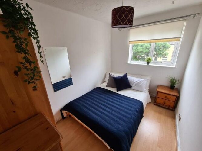 Bentley Road L8 – a large en-suite double bedroom to let in a great location