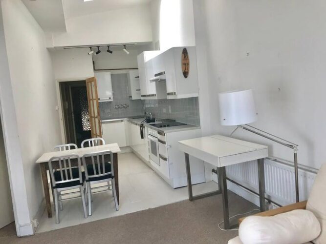 light sunny studio flat in converted warehouse