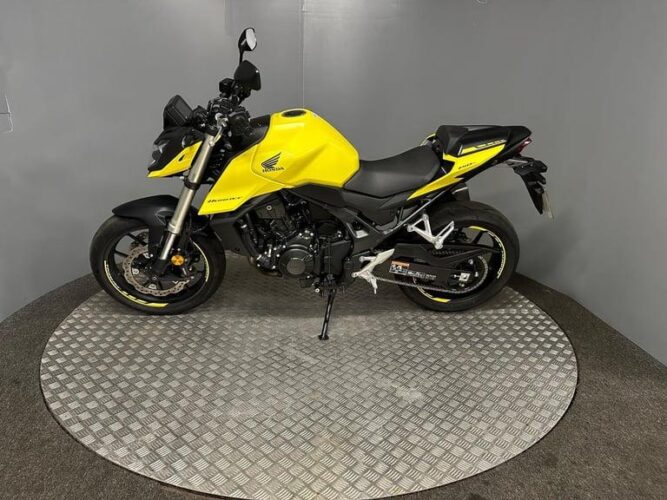 Honda CB 750 Hornet 2023 with only 2145 miles