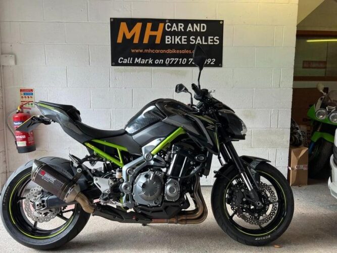 2017 Kawasaki Z R Z900 Naked (17MY) green/gray stunning bike with extras  Petrol