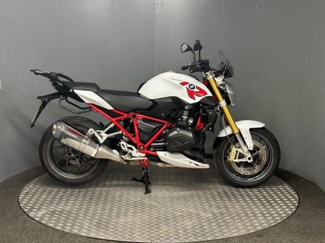 BMW R1200 R Sport 2015 with 46,061 miles – Top Spec