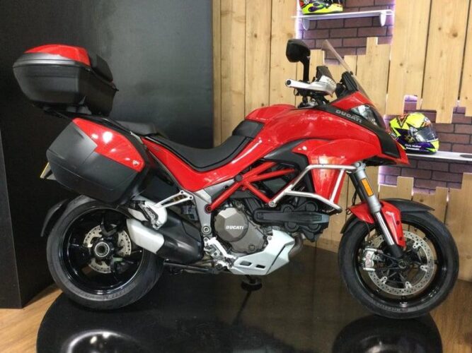 DUCATI DESERT X IN WHITE