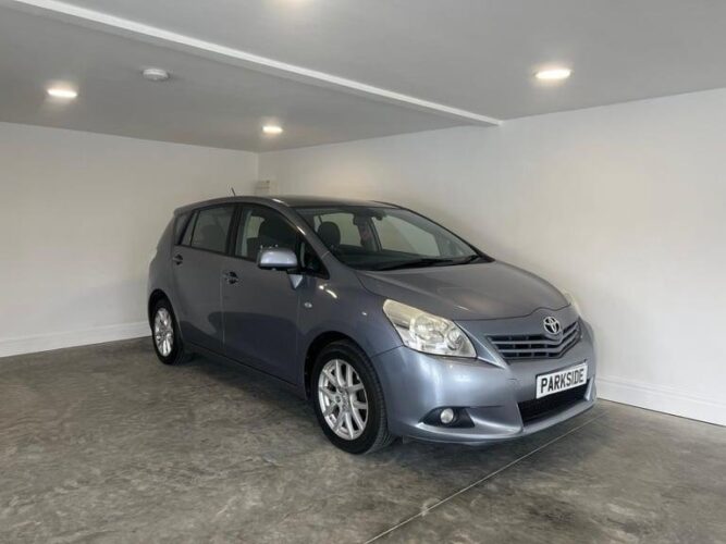 2010 Toyota Verso 2.0 D-4D T Spirit Nav/Pan Rf 5dr full service history MPV Dies