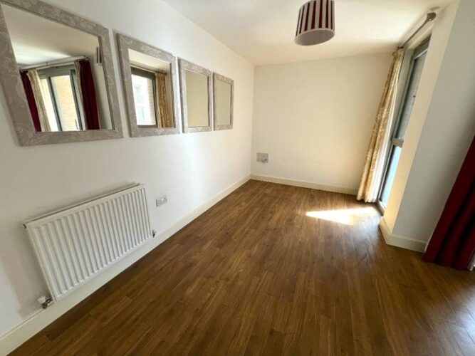 Spacious one bedroom contemporary apartment with Gym, Concierge and Balcony in Silver Town