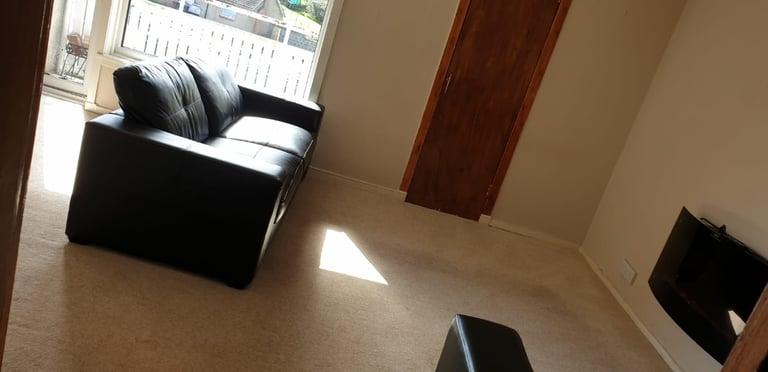 3 Rooms available in Edinburgh