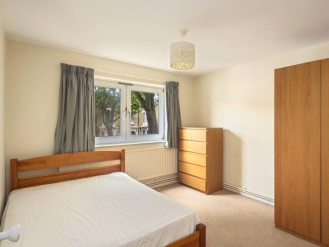 Single Beautiful Room Mile End  Now