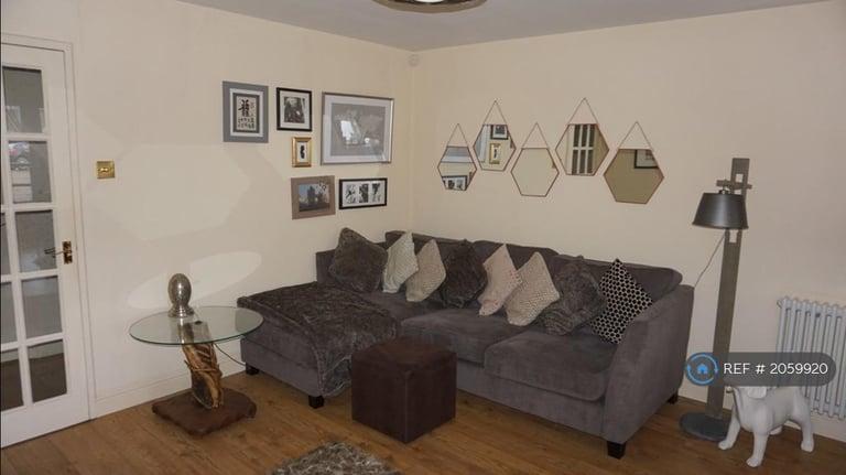 2 bedroom flat in Corbidge Court, London, SE8 (2 bed) (#2059920)