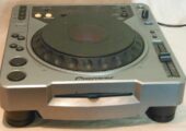 Pioneer CDJ800 CD turntable