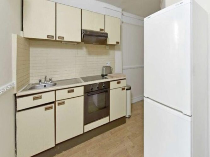 Single Charming Room in Putney