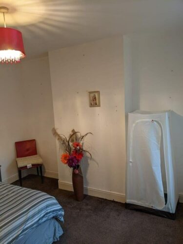 HOMELESS ACCOMMODATIONDOUBLE ROOM in GOLDS HILL GARDENS B21ALL DSS ACCEPTEDSEE DESCRIPTION