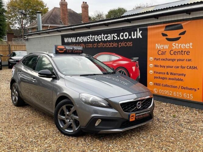 2015 Volvo V40 Cross Country 2.0 D2 Lux Auto Euro 6 (s/s) 5dr HATCHBACK Diesel A