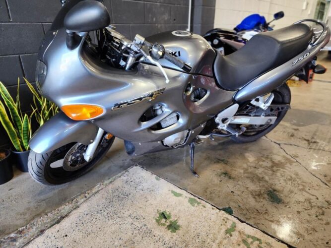 SOLD 2002 Suzuki GSX-750F 6 Speed FI autopawn bowen hills