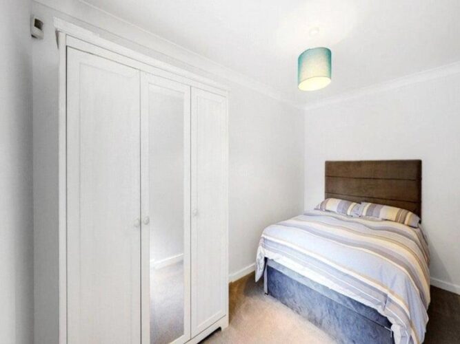 Single Beautiful Room Whitechapel  Now