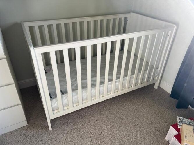 Toddler house bed