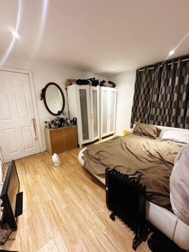 I bed studio flat including all bills close to bury town centre