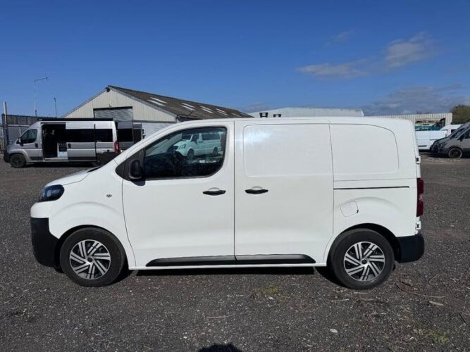 2017 Citroen Dispatch Enterprise 1000 BlueHDI.  Apple Play. Android. AC. +VAT