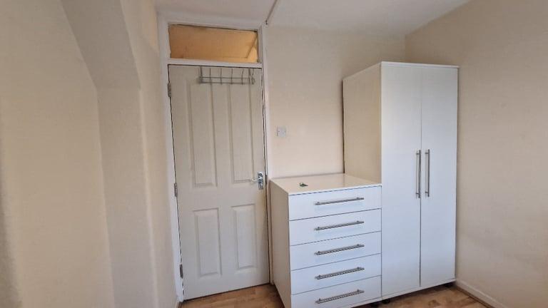 4 LUXE Single Rooms  Mature Tenants Over 30’s Supported ACCOMMODATION DSS Rent To Let Free