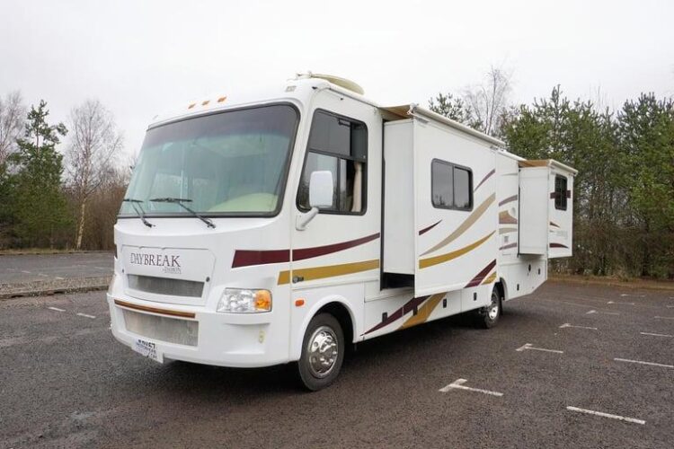 Nissan Elgrand E51 Campervan