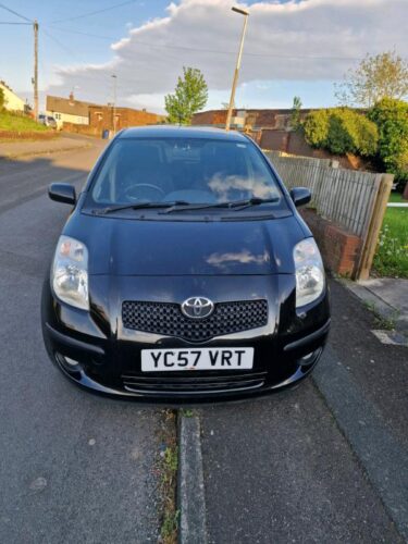 Toyota Yaris 1.3 petrol with full service history,