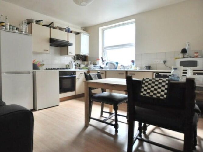 Single Beautiful Room Whitechapel  Now