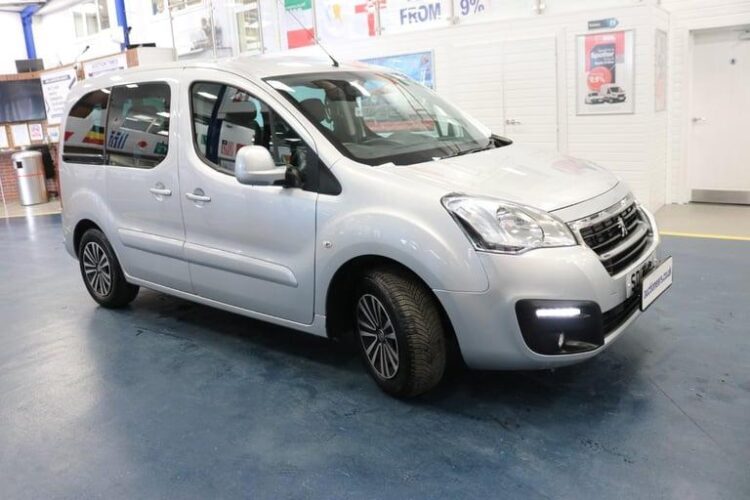2017 – 17 – PEUGEOT PARTNER HORIZON RE 1.6HDI BLUE 100PS 4 SEAT DISABLED MINIBUS