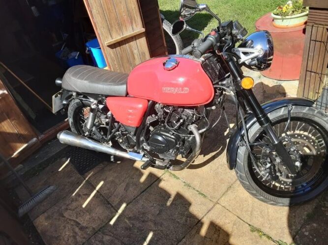 Herald Motor Company Cafe, sm125-25b. 2019. 124 (cc)
