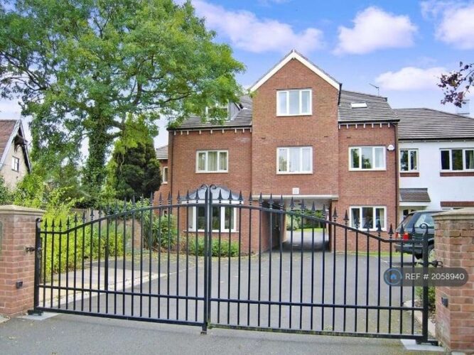 3 bedroom flat in Francis House, Solihull, B91 (3 bed) (#2058940)